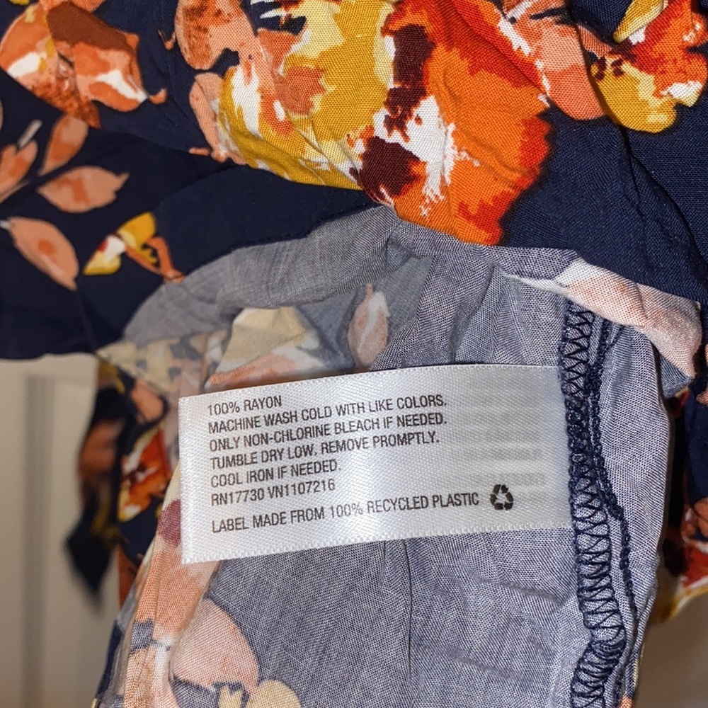 Isabel Maternity XS Signature Floral Top - Picture 4 of 4